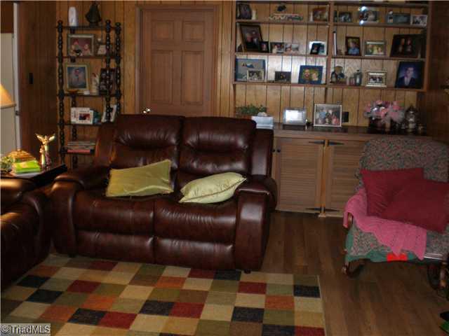 3203 Rolling Road High Point, NC 27265 - Photo 4 of 15 Den/Family/Great Room.