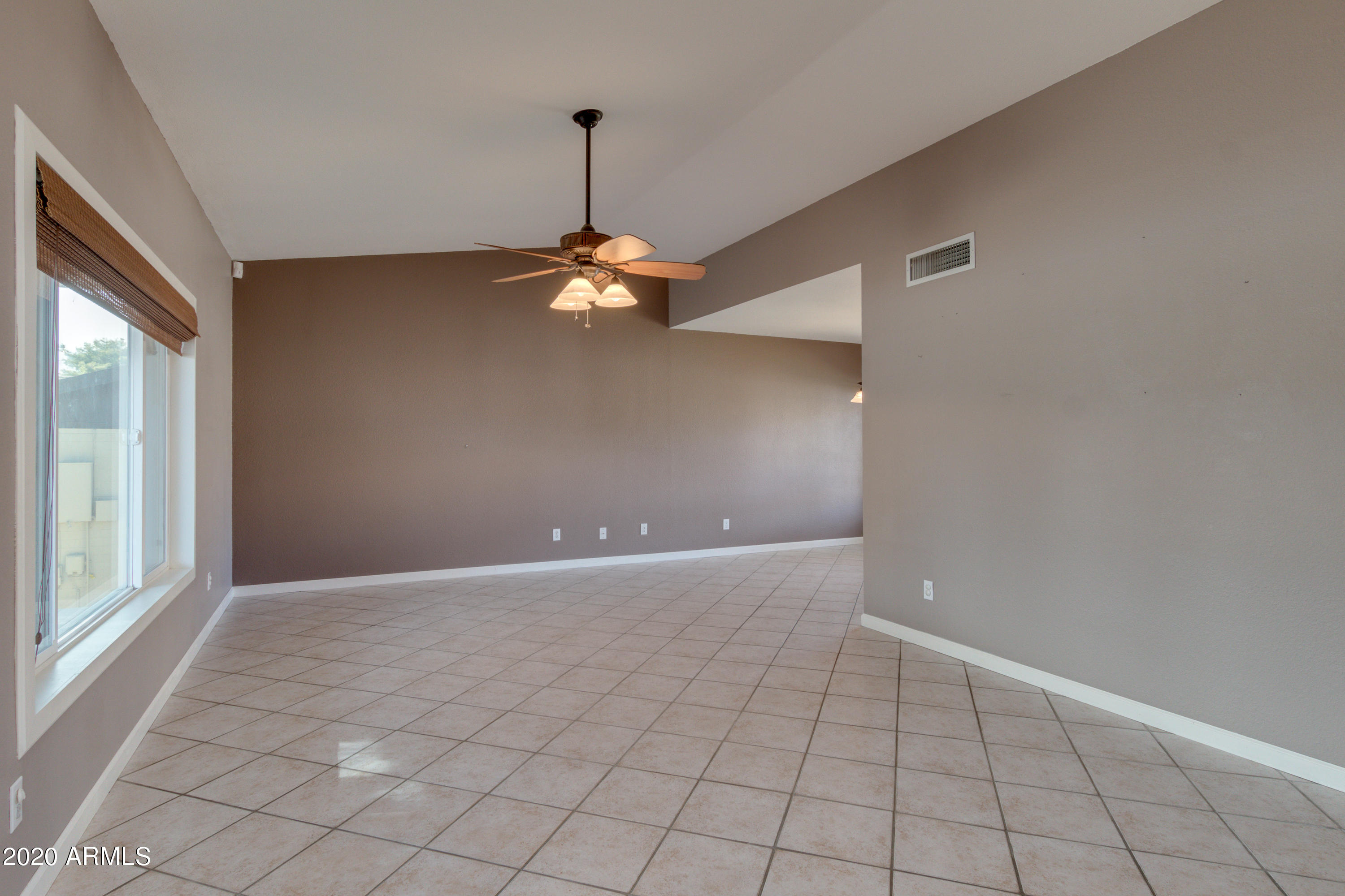 2448 West Hearn Road Phoenix, AZ 85023 - Photo 3 of 39 Living Room