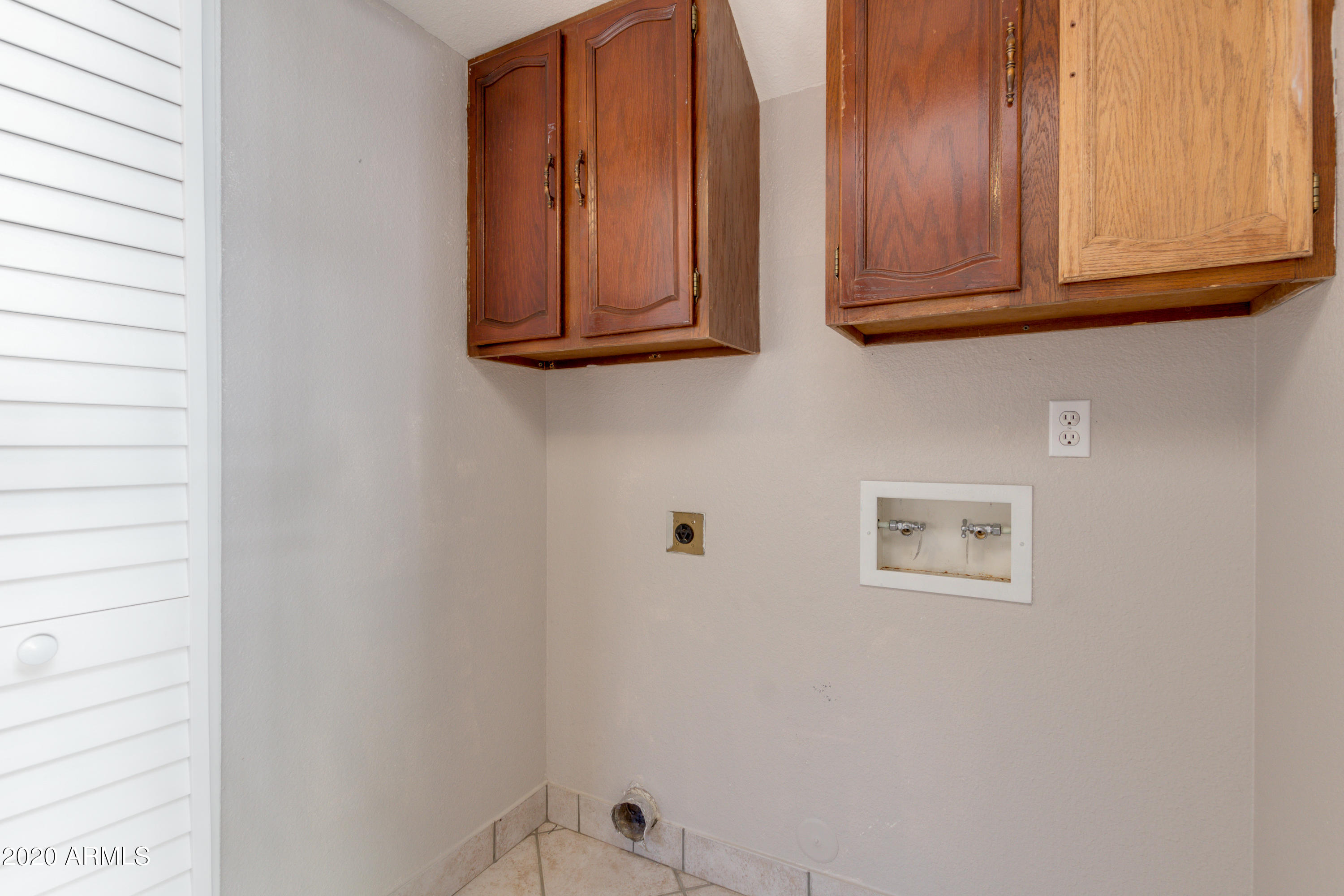 2448 West Hearn Road Phoenix, AZ 85023 - Photo 32 of 39 Laundry