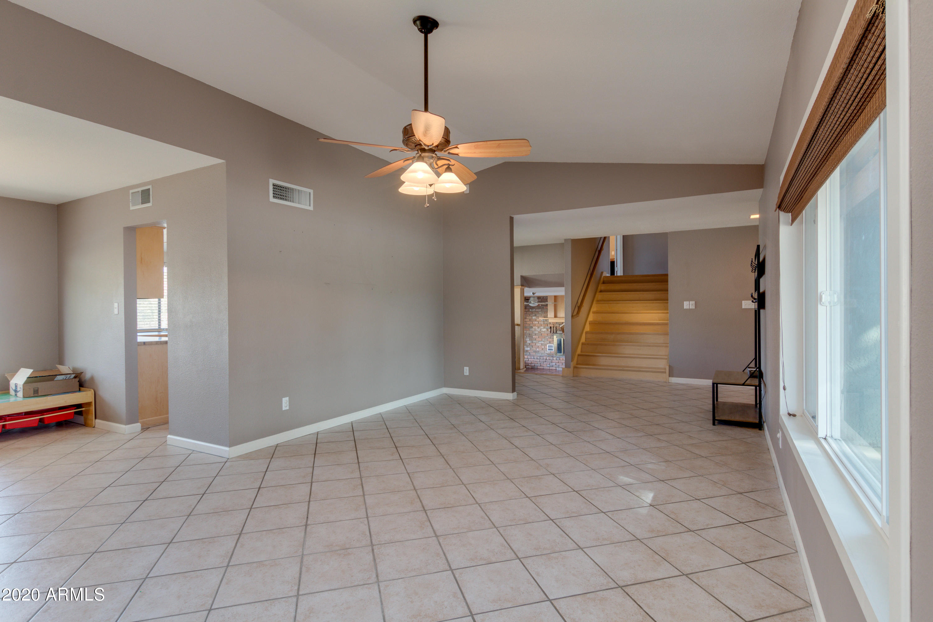 2448 West Hearn Road Phoenix, AZ 85023 - Photo 5 of 39 Living Room