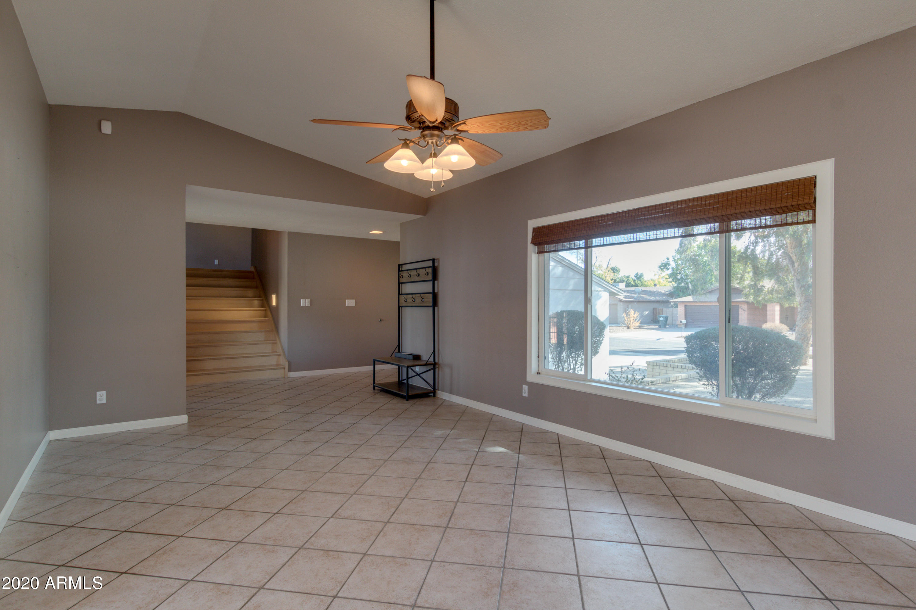 2448 West Hearn Road Phoenix, AZ 85023 - Photo 6 of 39 Living Room
