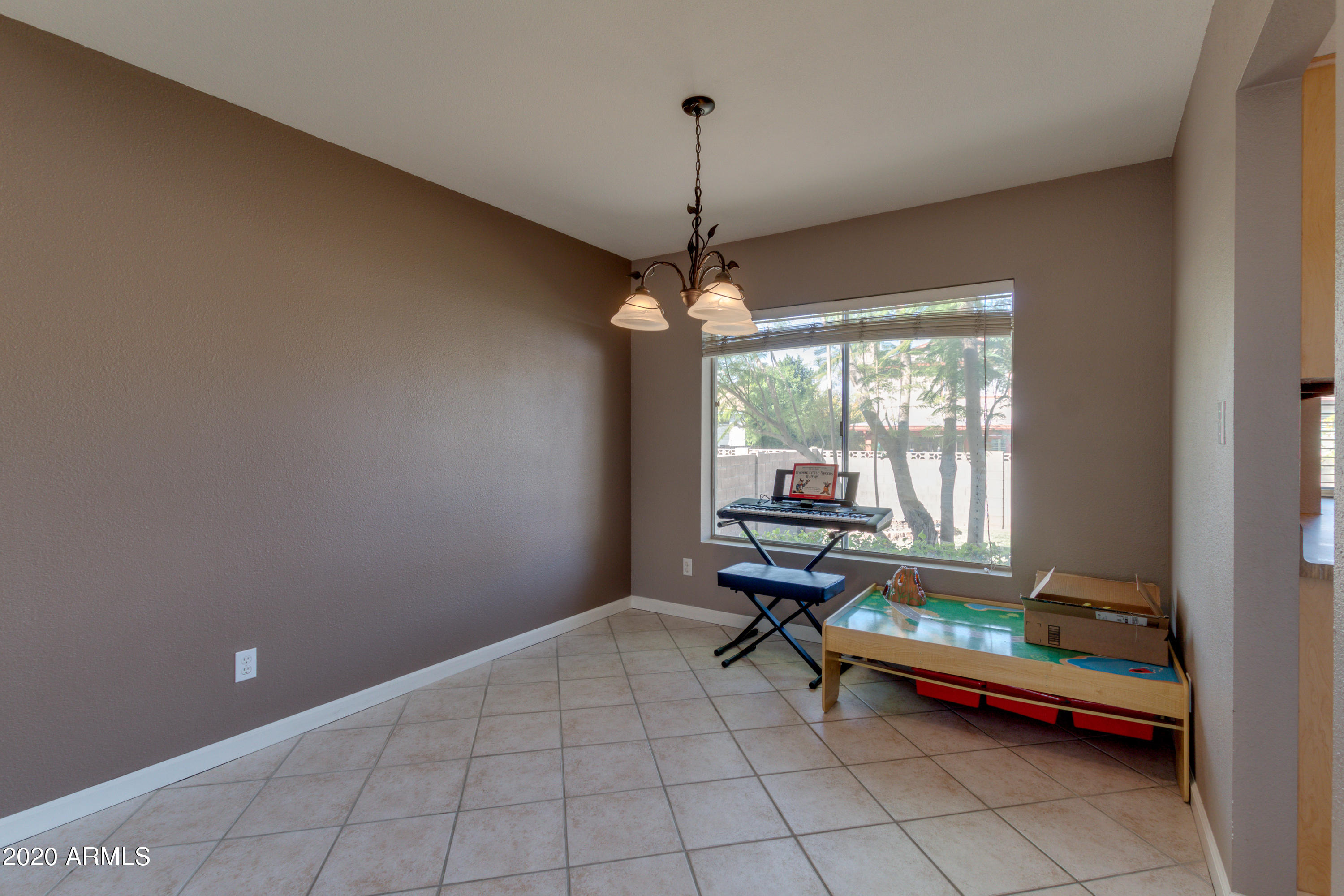 2448 West Hearn Road Phoenix, AZ 85023 - Photo 7 of 39 Dining