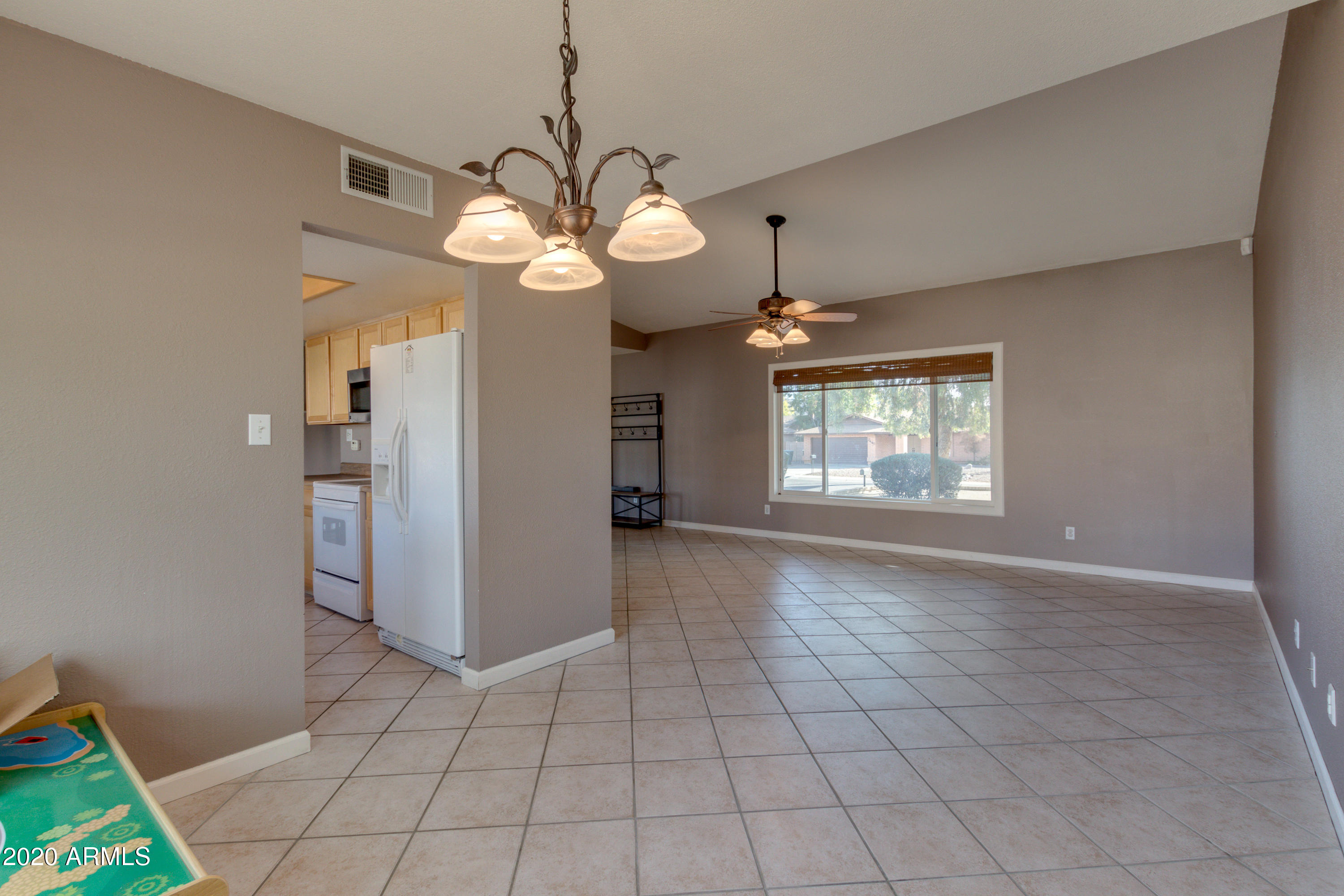 2448 West Hearn Road Phoenix, AZ 85023 - Photo 8 of 39 Dining