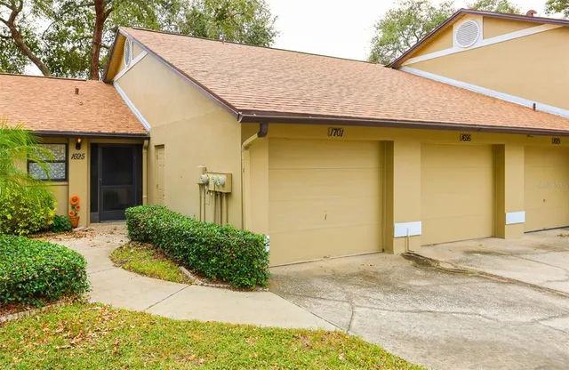 $2,100 | 1695 Hamilton Court, Dunedin, FL 34698