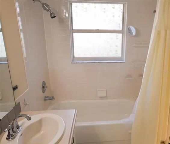 $2,100 | 1695 Hamilton Court, Dunedin, FL 34698