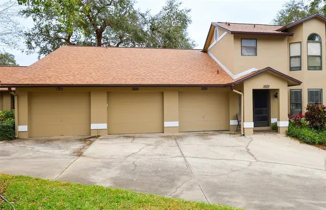 $2,100 | 1695 Hamilton Court, Dunedin, FL 34698