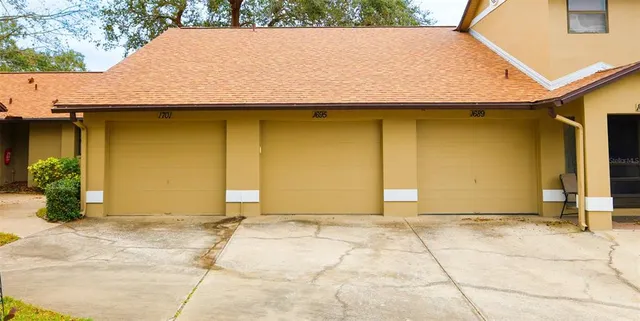 $2,100 | 1695 Hamilton Court, Dunedin, FL 34698