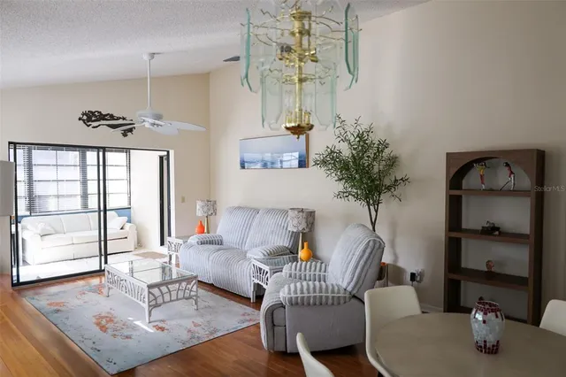 $2,100 | 1695 Hamilton Court, Dunedin, FL 34698