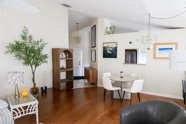 $2,100 | 1695 Hamilton Court, Dunedin, FL 34698