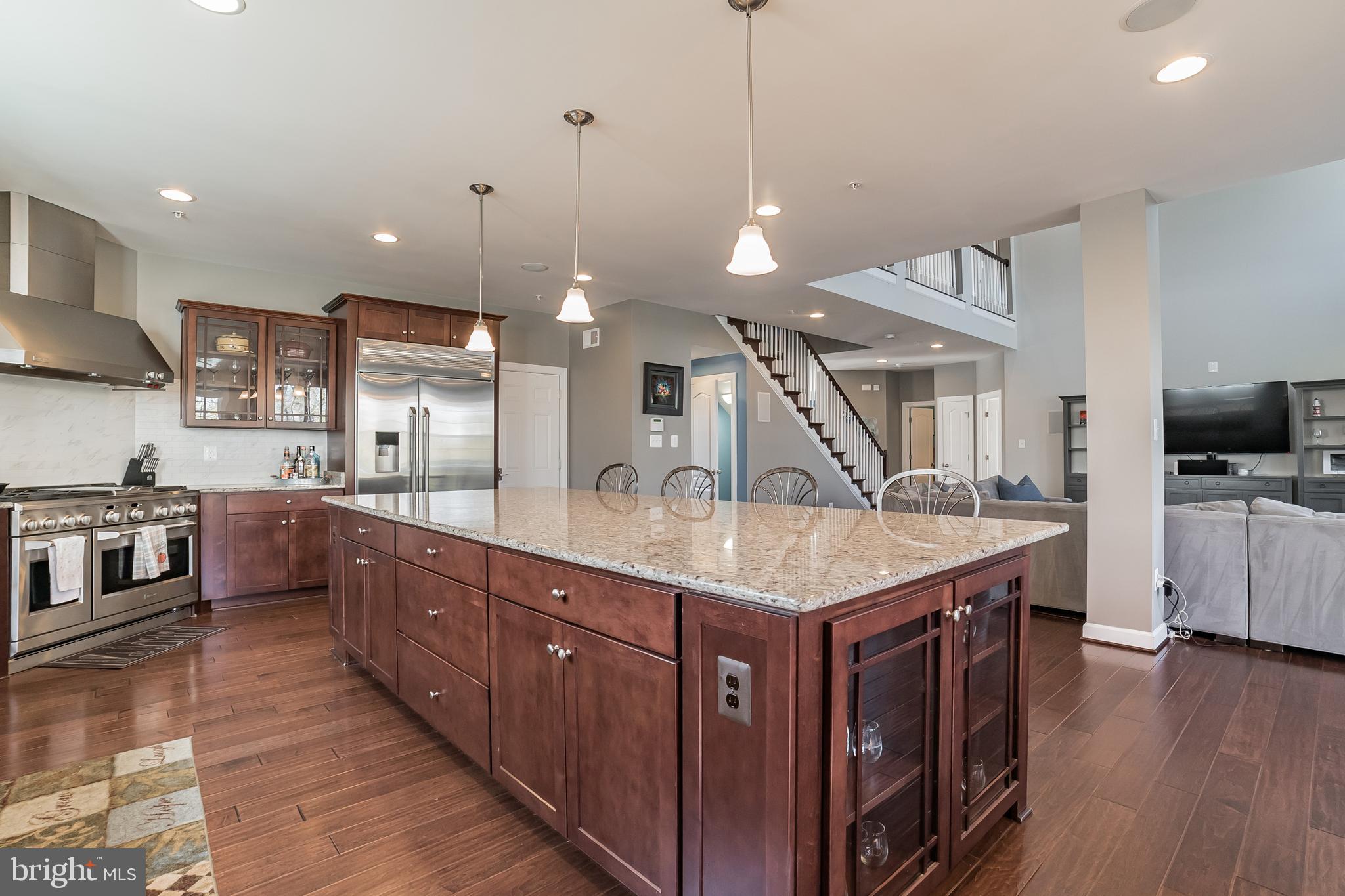 Kitchen w/enormous island & morning room addition