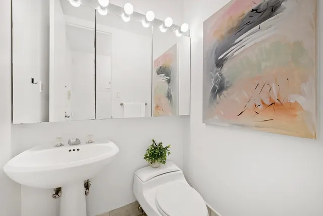 $950,000 | 235 East 40th Street, Unit 2C | Murray Hill