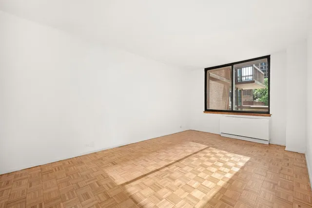 $950,000 | 235 East 40th Street, Unit 2C | Murray Hill