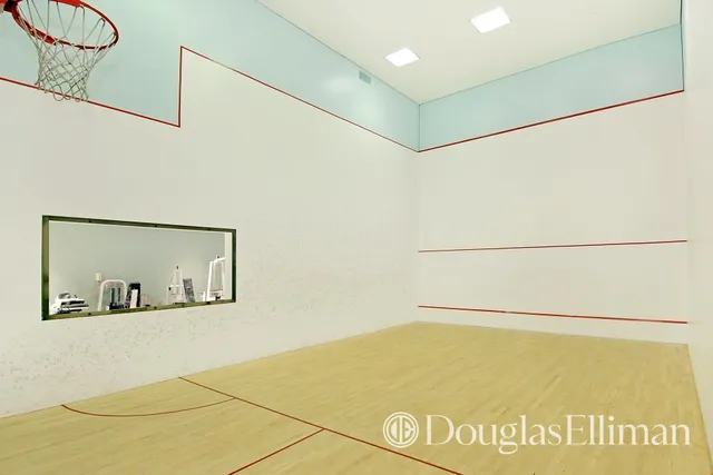 $950,000 | 235 East 40th Street, Unit 2C | Murray Hill