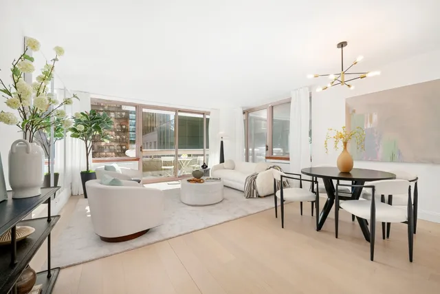 $950,000 | 235 East 40th Street, Unit 2C | Murray Hill