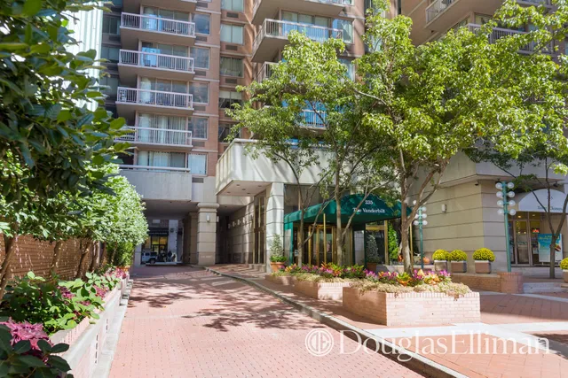 $950,000 | 235 East 40th Street, Unit 2C | Murray Hill