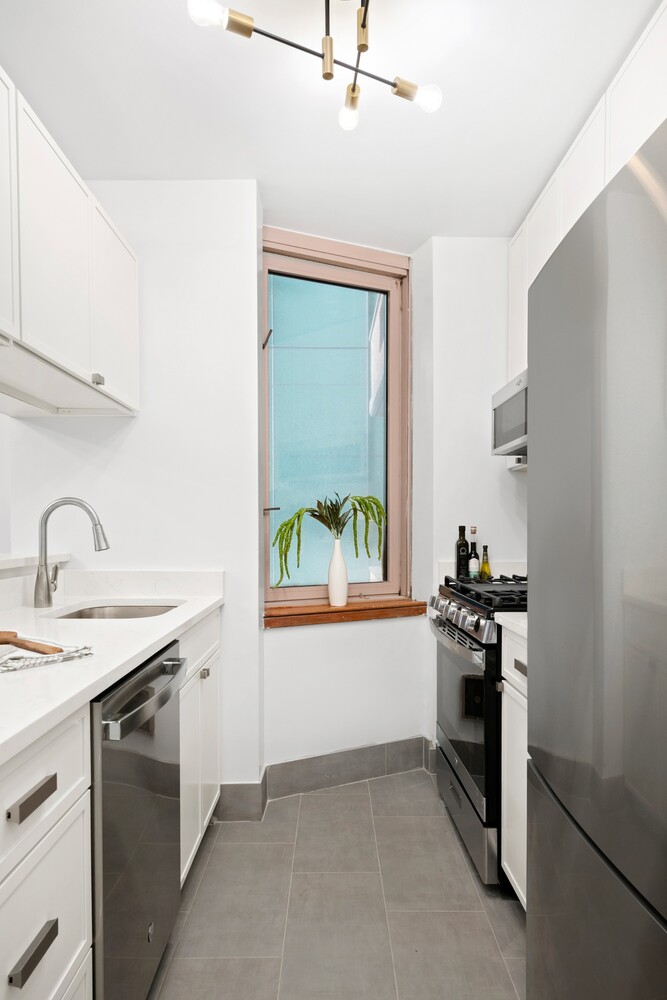 235 East 40th Street, Unit 2C Manhattan, NY 10016 - Photo 9 of 43