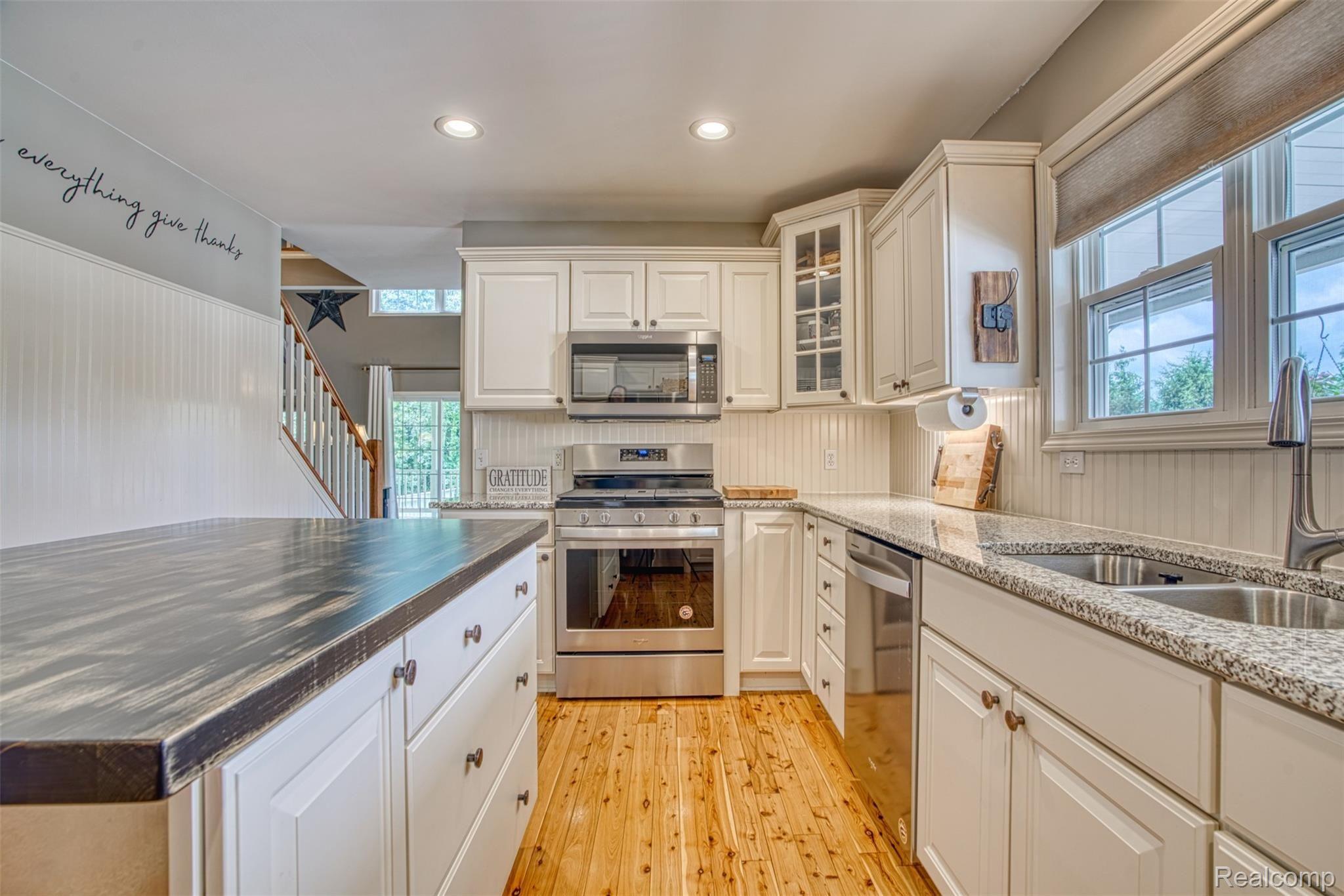 7016 West Lange Road Fowlerville, MI 48836 - Photo 17 of 61 KITCHEN VIEW INTO DINING AREA