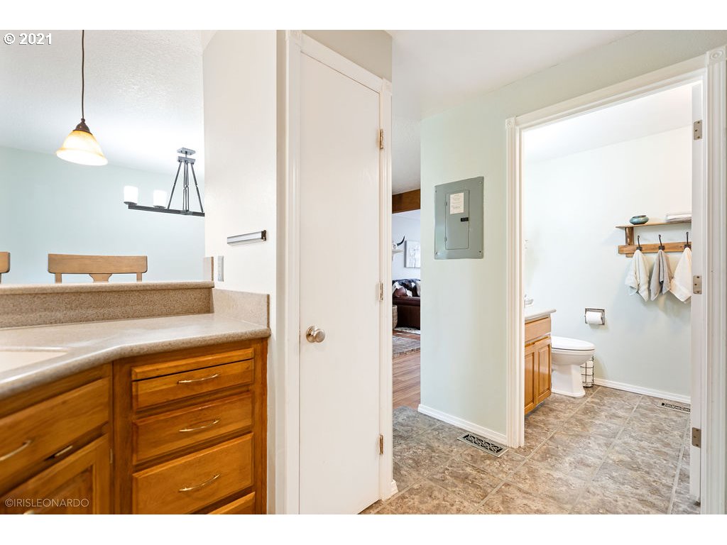 7817 Southwest Raintree Drive Beaverton, OR 97008 - Photo 11 of 22 Gallery Image 11