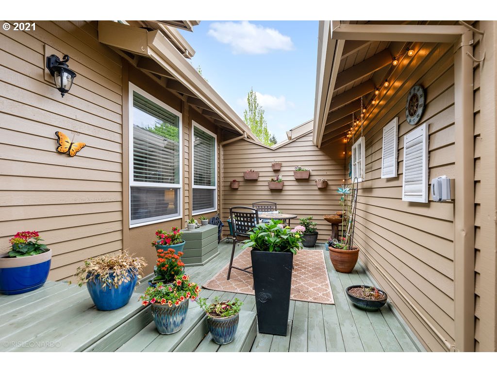7817 Southwest Raintree Drive Beaverton, OR 97008 - Photo 4 of 22 Gallery Image 4
