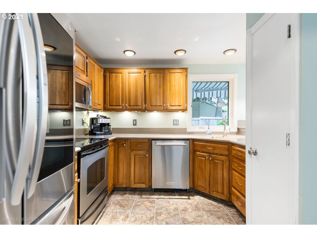 7817 Southwest Raintree Drive Beaverton, OR 97008 - Photo 10 of 22 Gallery Image 10
