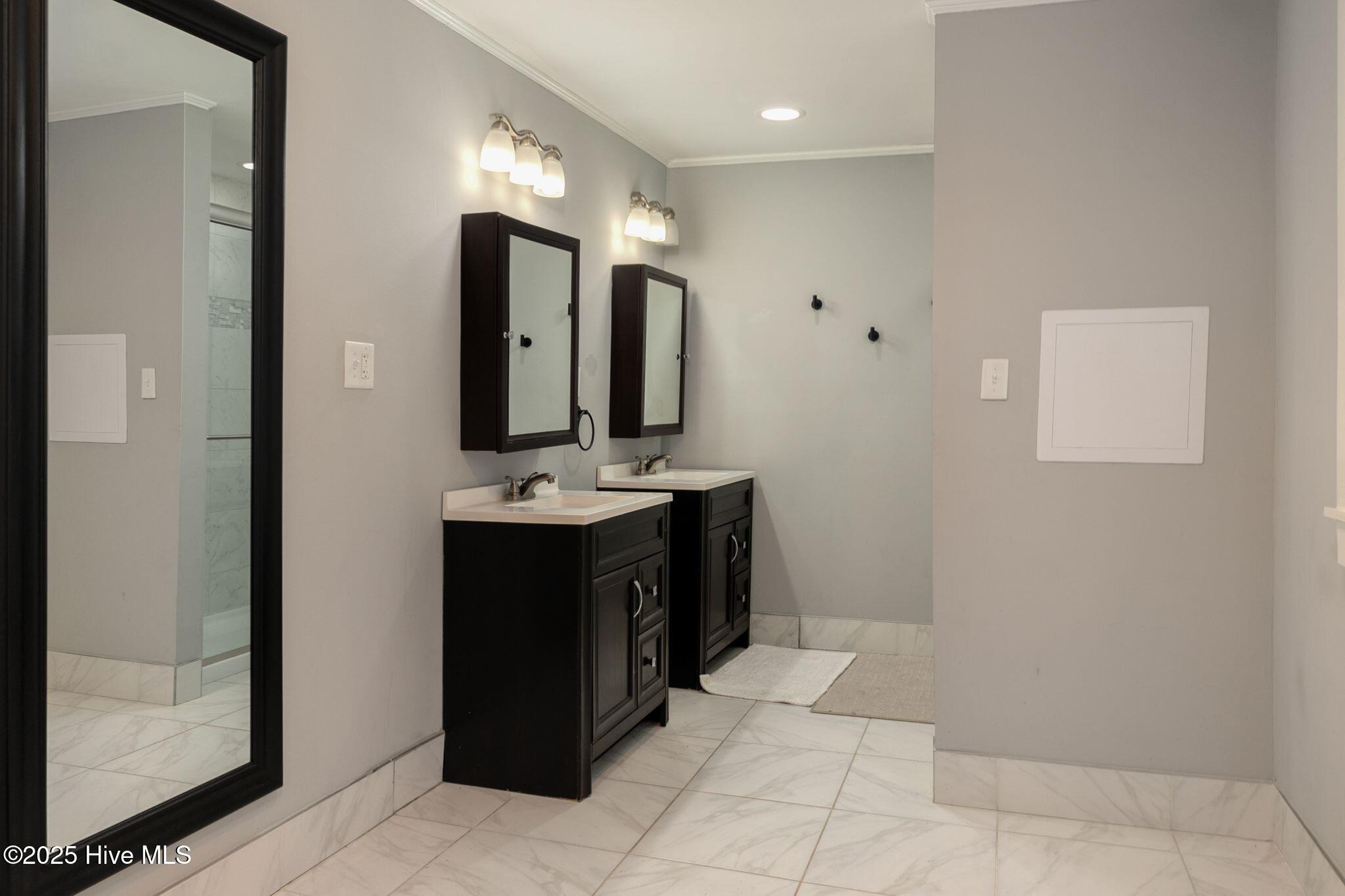 1409 Rhem Avenue New Bern, NC 28560 - Photo 16 of 28 Primary Bathroom