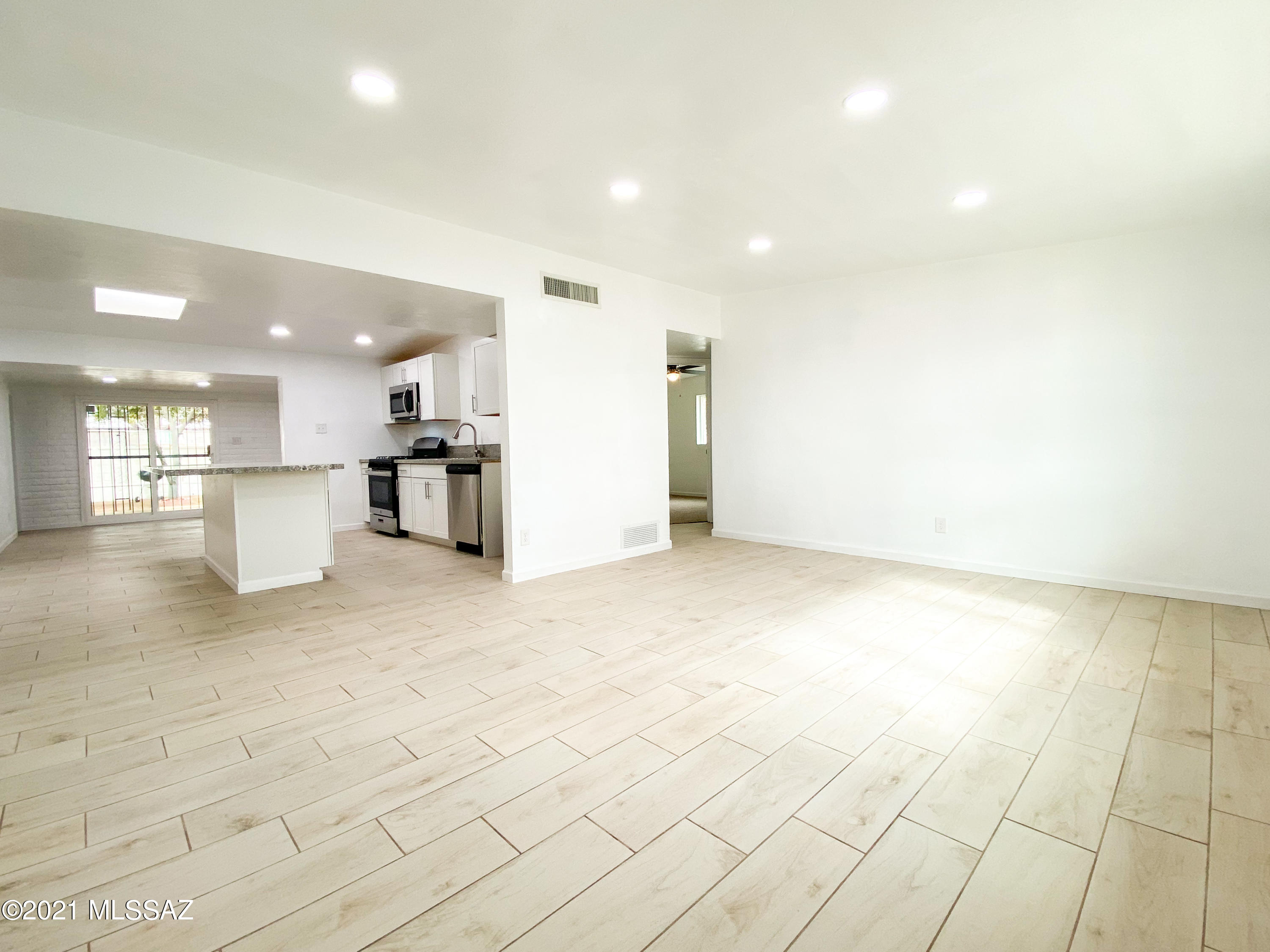 1462 West Roger Road Tucson, AZ 85705 - Photo 3 of 33