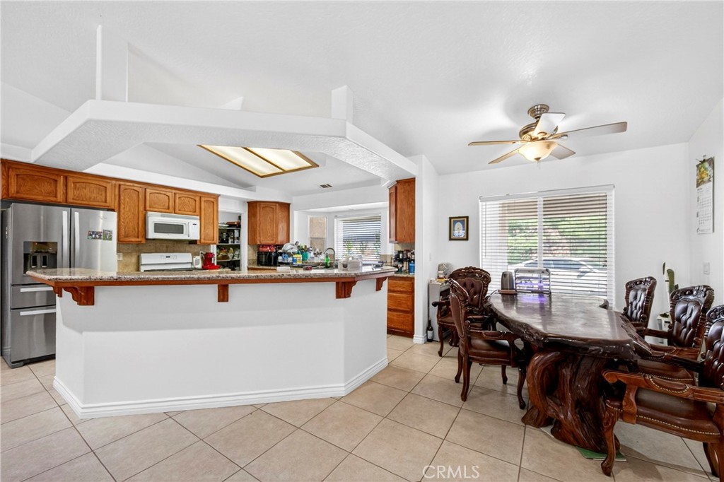 9562 Cambria Road Phelan, CA 92371 - Photo 16 of 55