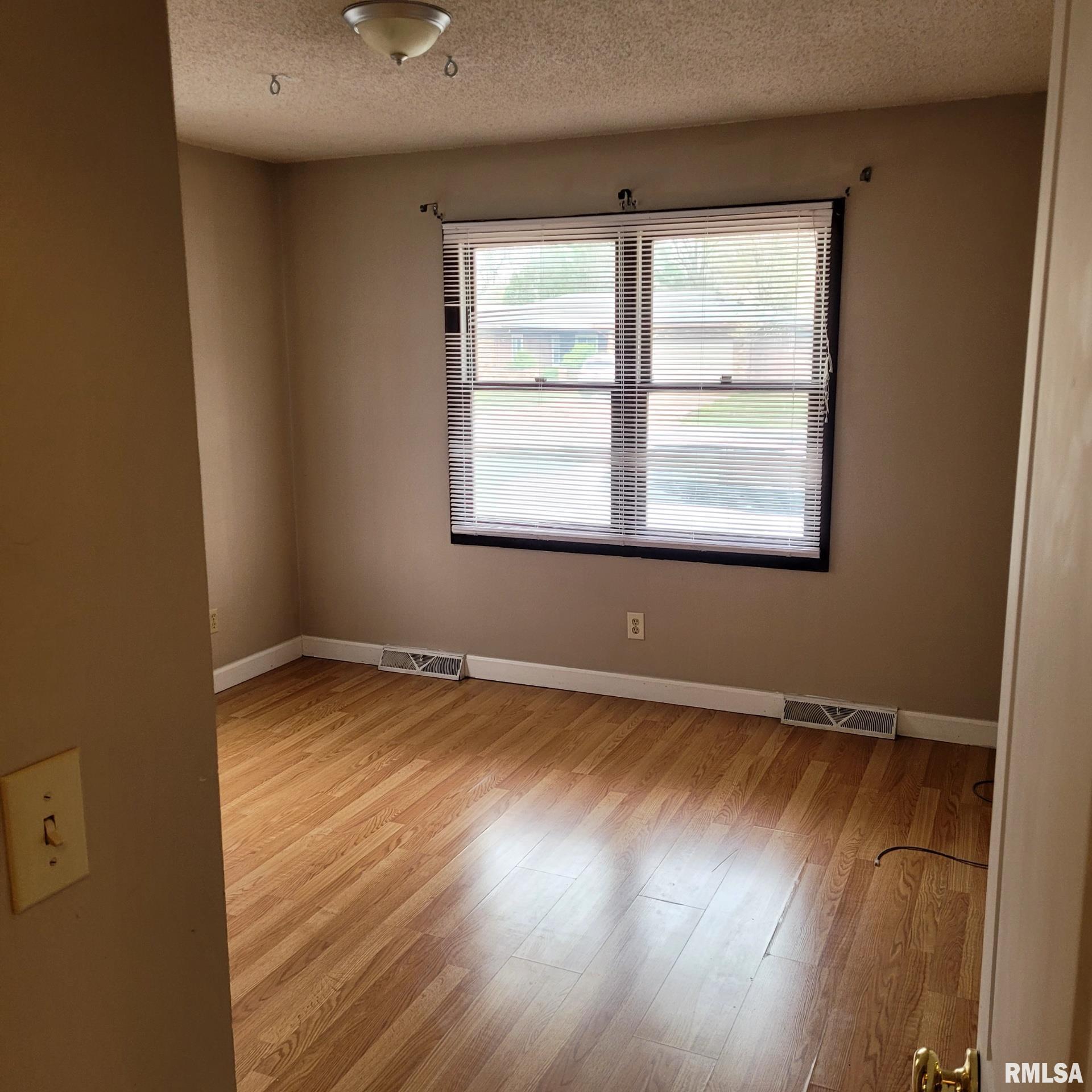 2022 Austin Drive Springfield, IL 62704 - Photo 4 of 8