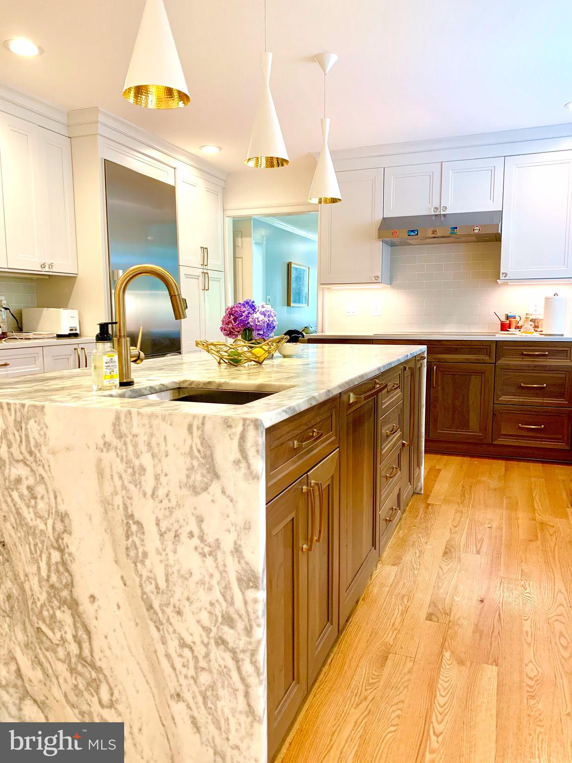 1960 Barton Hill Road Reston, VA 20191 - Photo 25 of 92 Two-Tone Omega Cabinetry