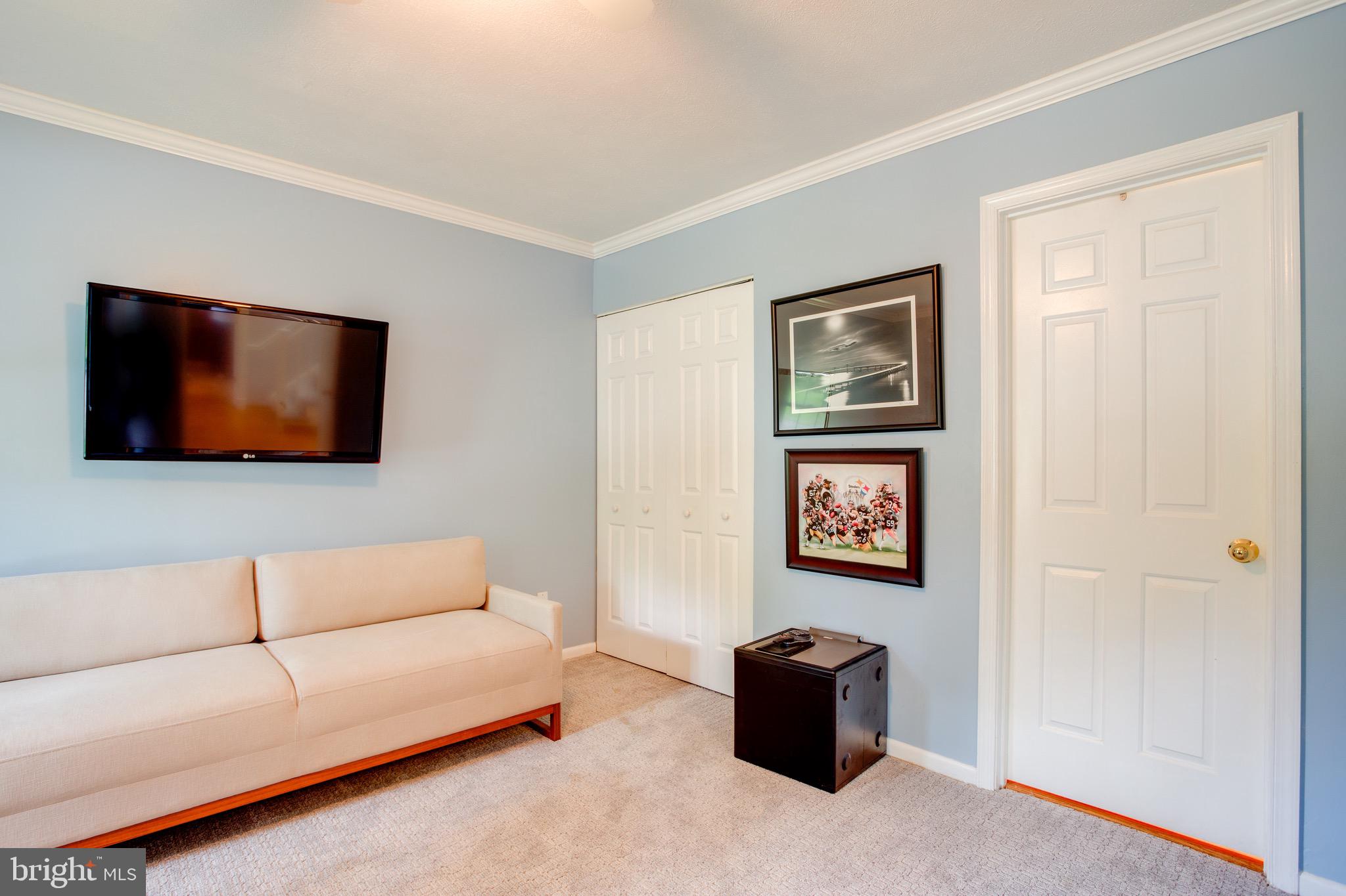 1960 Barton Hill Road Reston, VA 20191 - Photo 41 of 92 Main Floor Bedroom w/ Attached Full Bath
