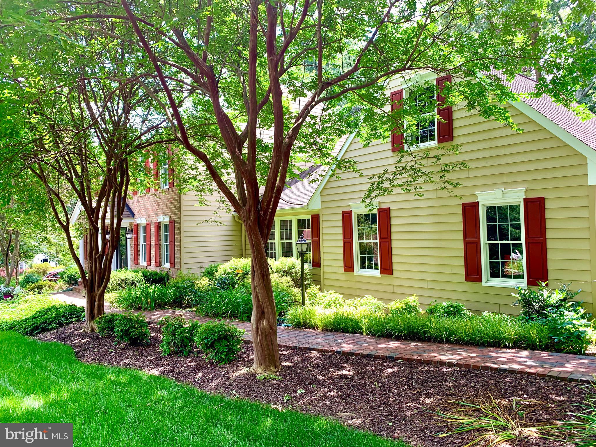 1960 Barton Hill Road Reston, VA 20191 - Photo 8 of 92 Side Load 2 Car Garage