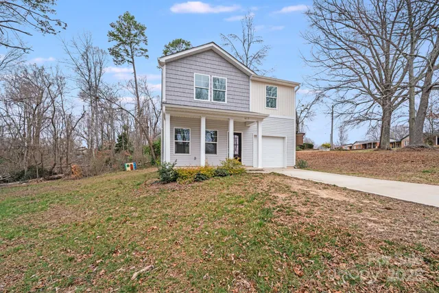 a view of a yard in front of a house