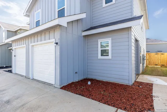 $1,300 | 6734 Summer Fest Drive, Unit 111, San Antonio, TX 78244