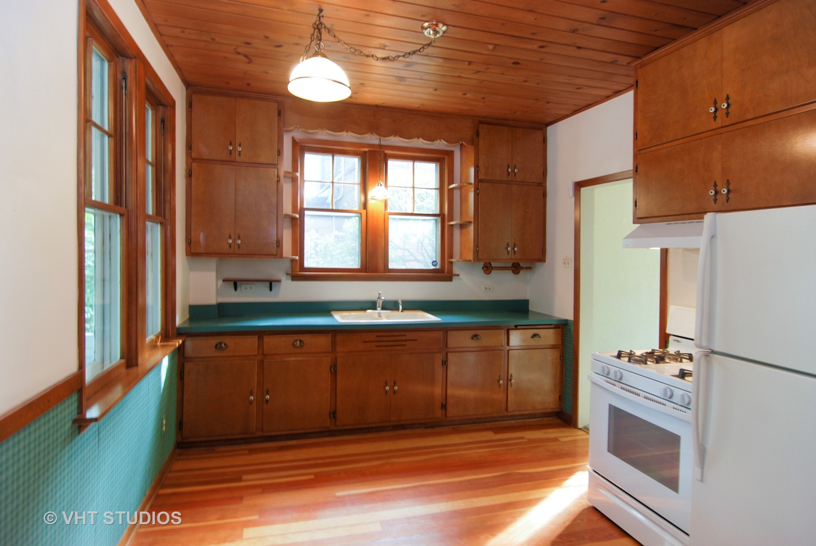 258 Lionel Road Riverside, IL 60546 - Photo 5 of 20 a kitchen with stainless steel appliances granite countertop a refrigerator a stove and a sink