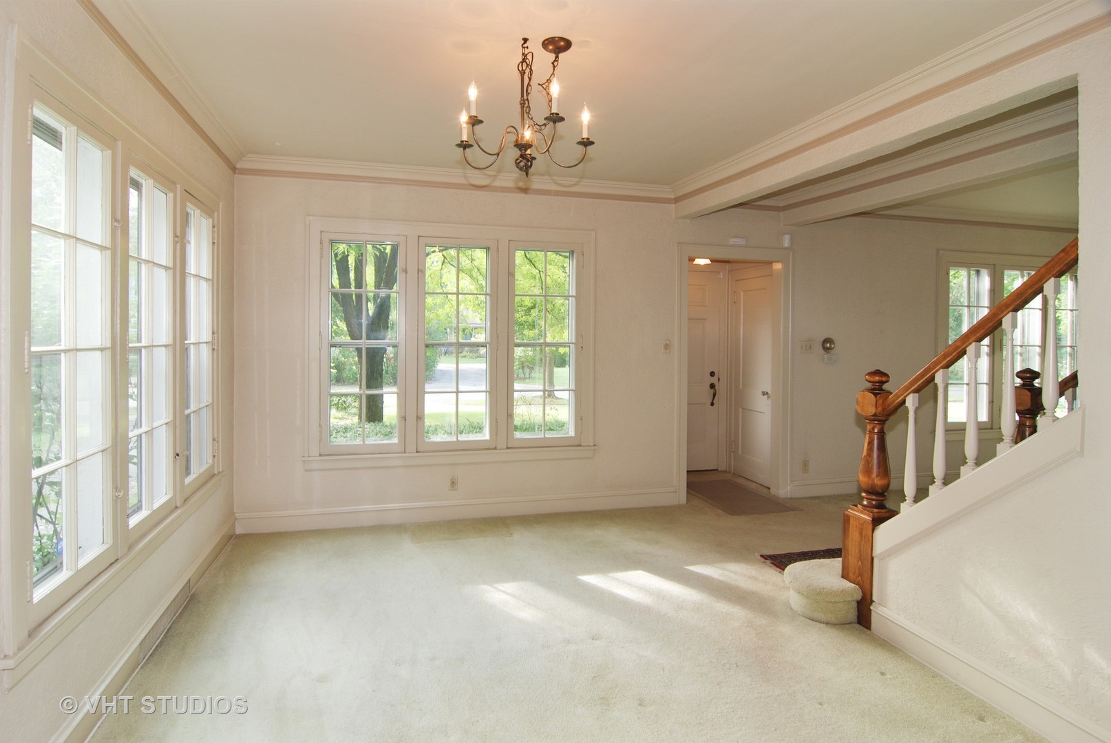 258 Lionel Road Riverside, IL 60546 - Photo 7 of 20 a view of an empty room with a window