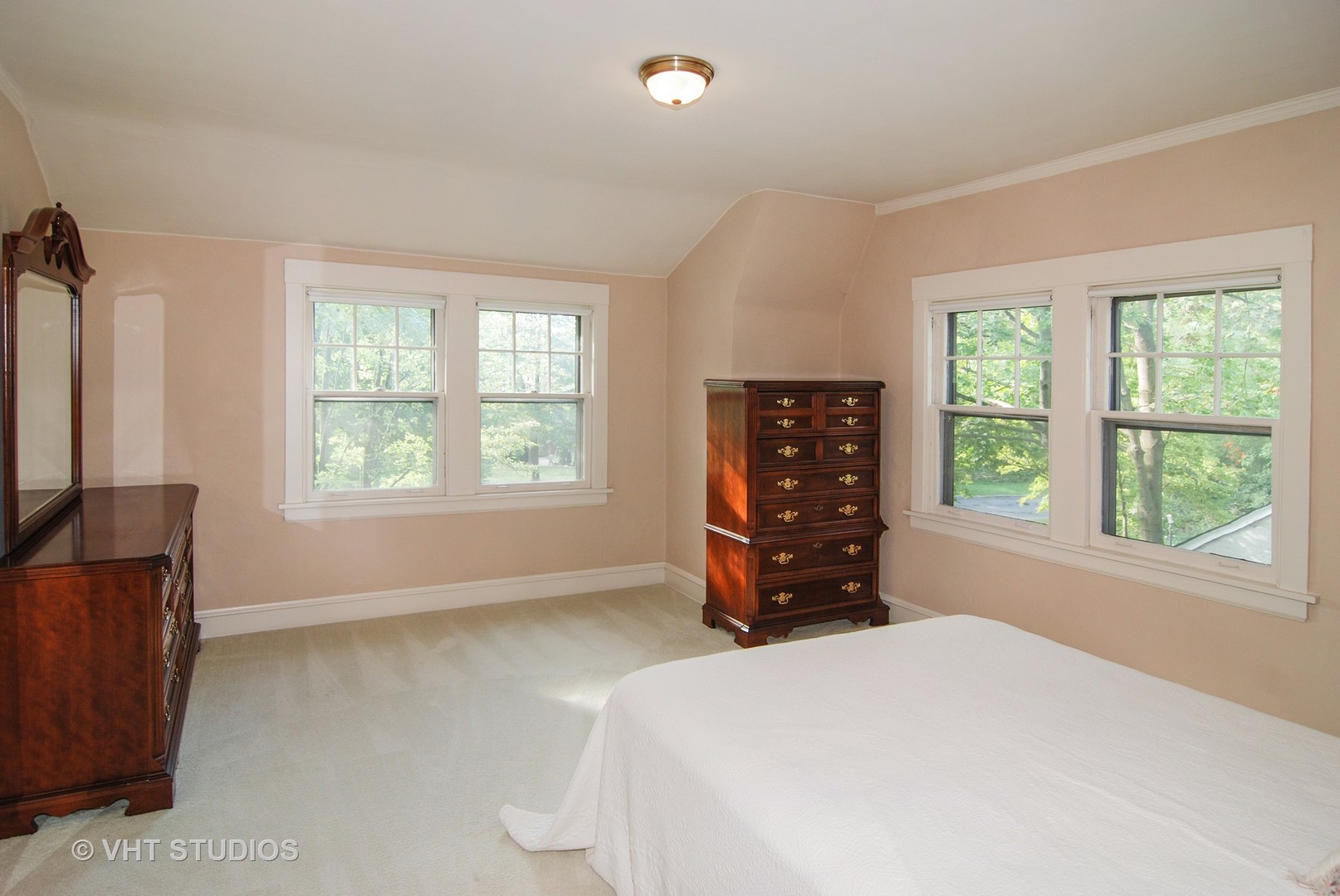 258 Lionel Road Riverside, IL 60546 - Photo 10 of 20 a bedroom with a bed and a television