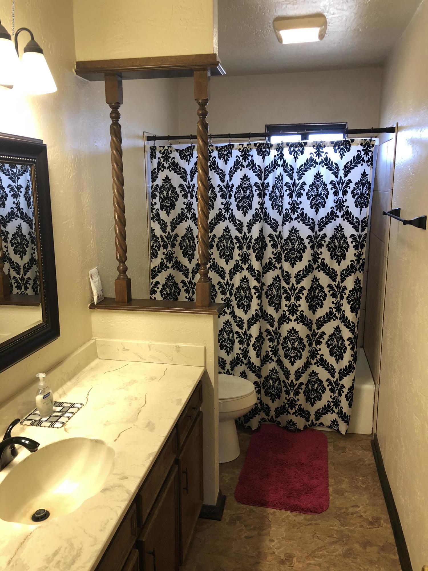 5000 West McCormick Road Amarillo, TX 79118 - Photo 8 of 26 2nd Bathroom