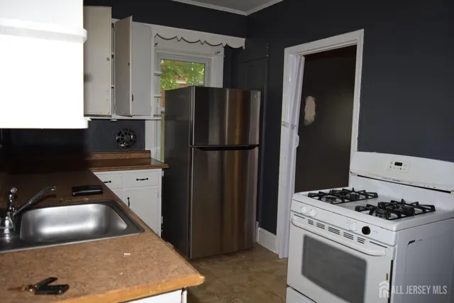 $2,600 | 4027 Woodbridge Avenue, Unit 1, Edison, NJ 08837