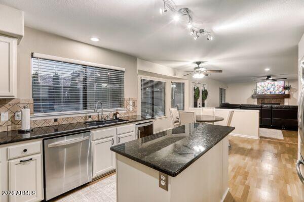 1609 East Mohawk Lane Phoenix, AZ 85024 - Photo 11 of 31 13563482_10-510-17_photo_print__q80_w600