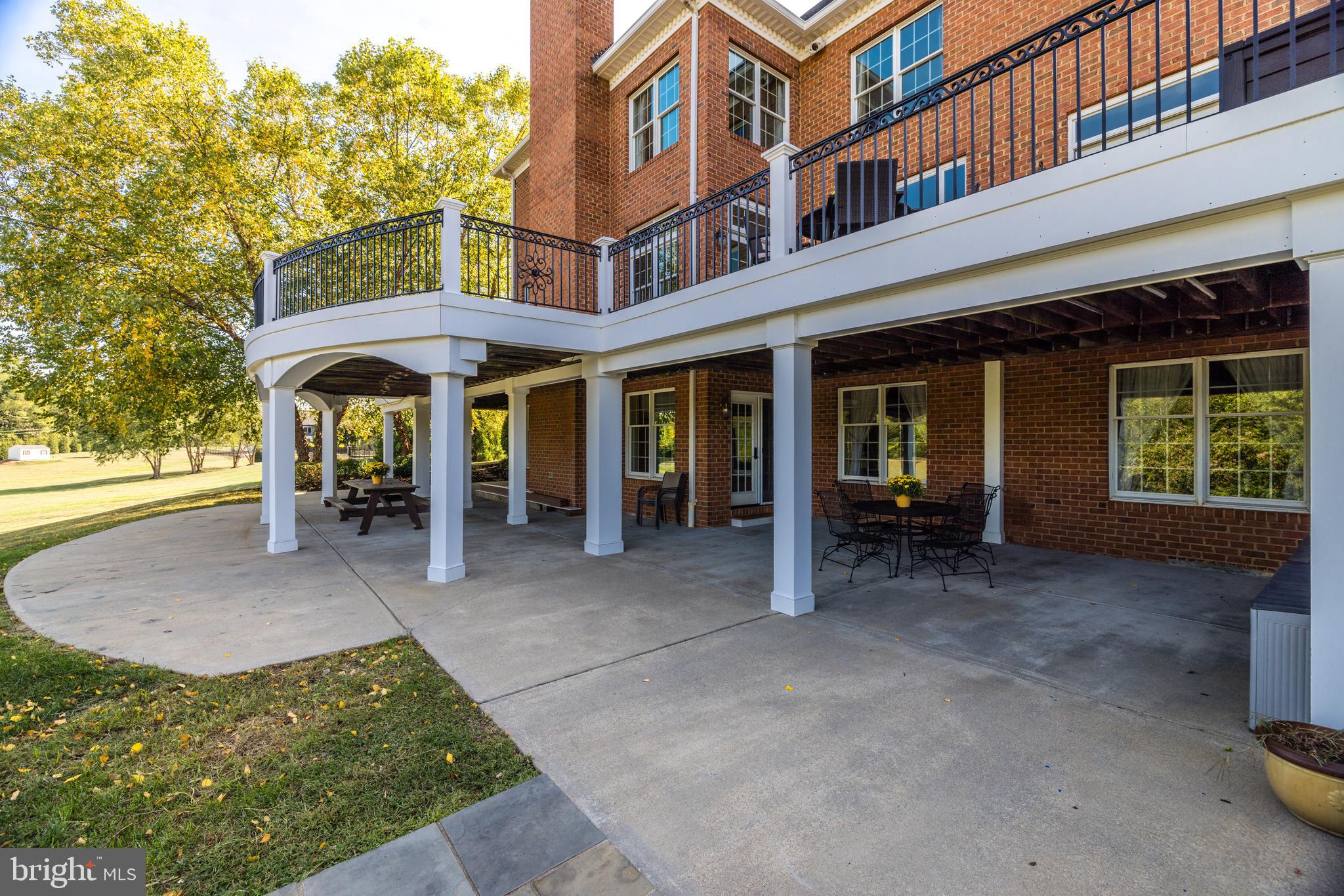 22609 Hillside Circle Leesburg, VA 20175 - Photo 13 of 110