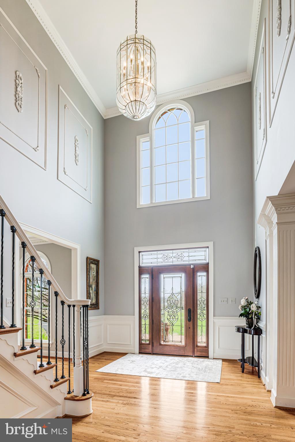 22609 Hillside Circle Leesburg, VA 20175 - Photo 30 of 110 2 story foyer