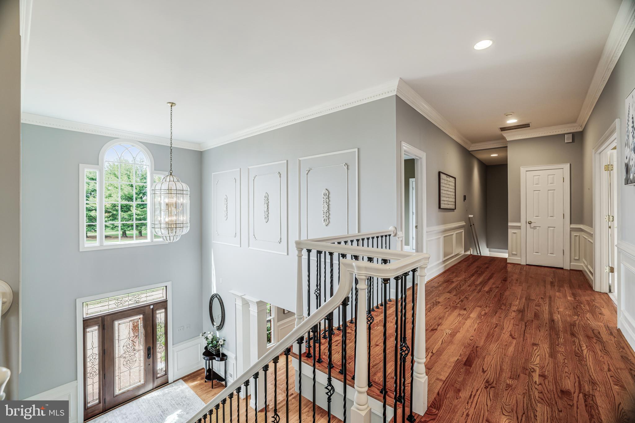 22609 Hillside Circle Leesburg, VA 20175 - Photo 66 of 110 Upper level hall