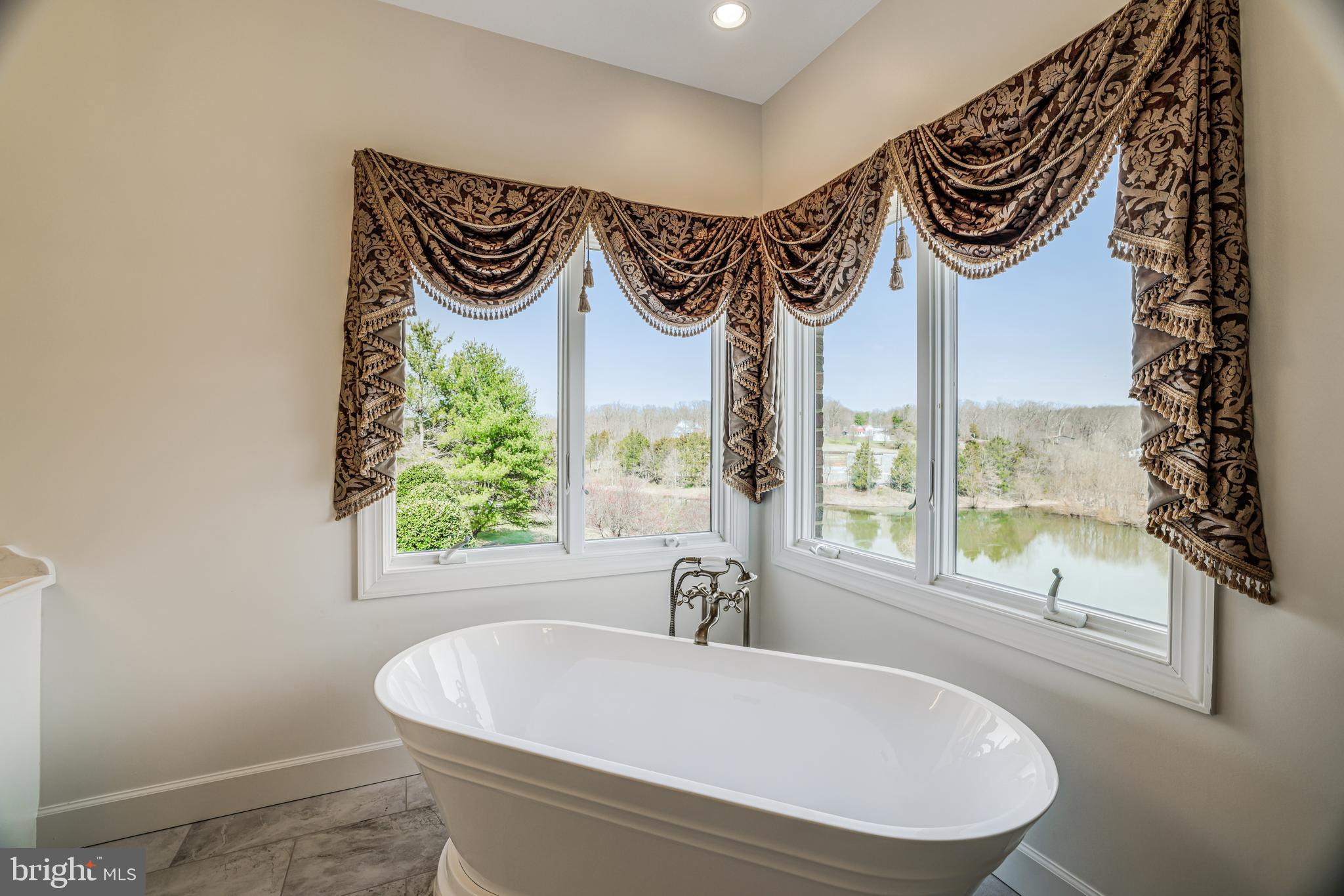 22609 Hillside Circle Leesburg, VA 20175 - Photo 82 of 110 Primary bath