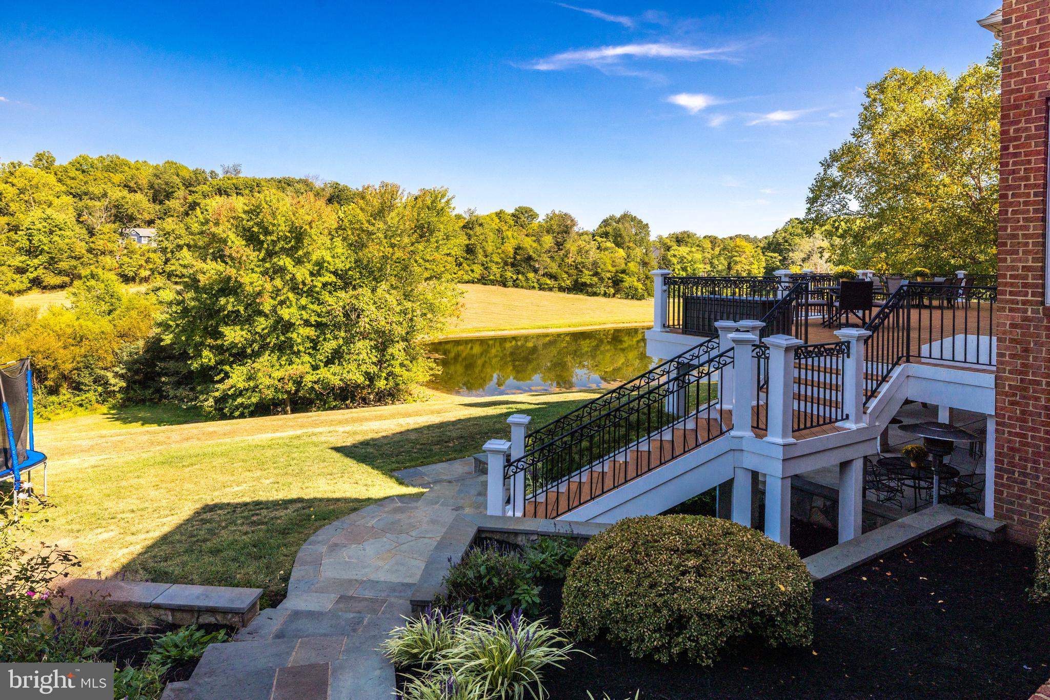 22609 Hillside Circle Leesburg, VA 20175 - Photo 9 of 110