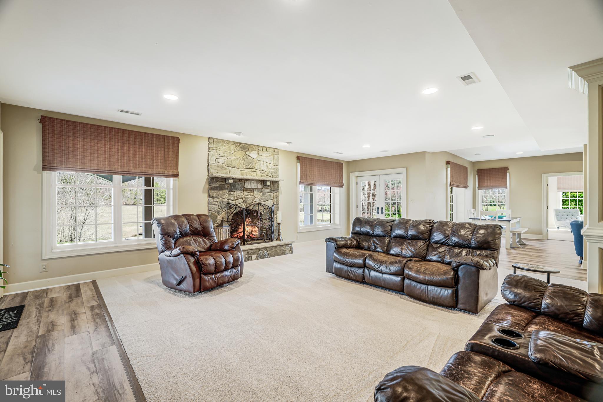 22609 Hillside Circle Leesburg, VA 20175 - Photo 100 of 110 a living room with furniture chess table and a couch