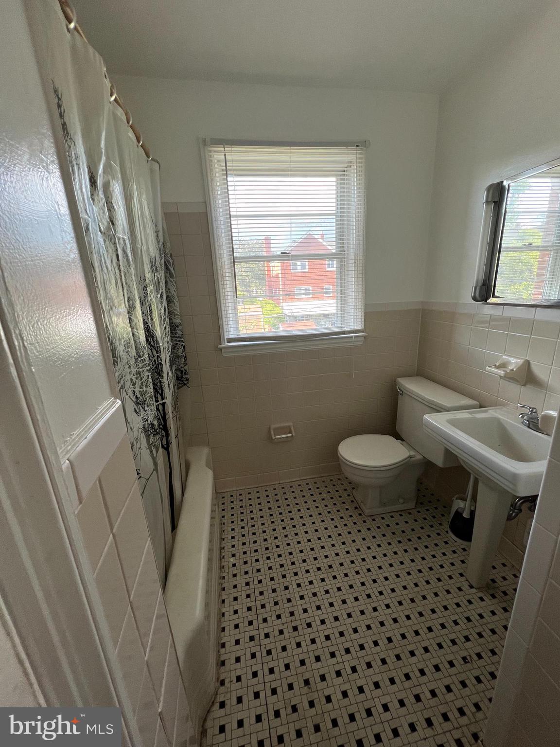 1638 Winford Road Baltimore, MD 21239 - Photo 5 of 20 bathroom