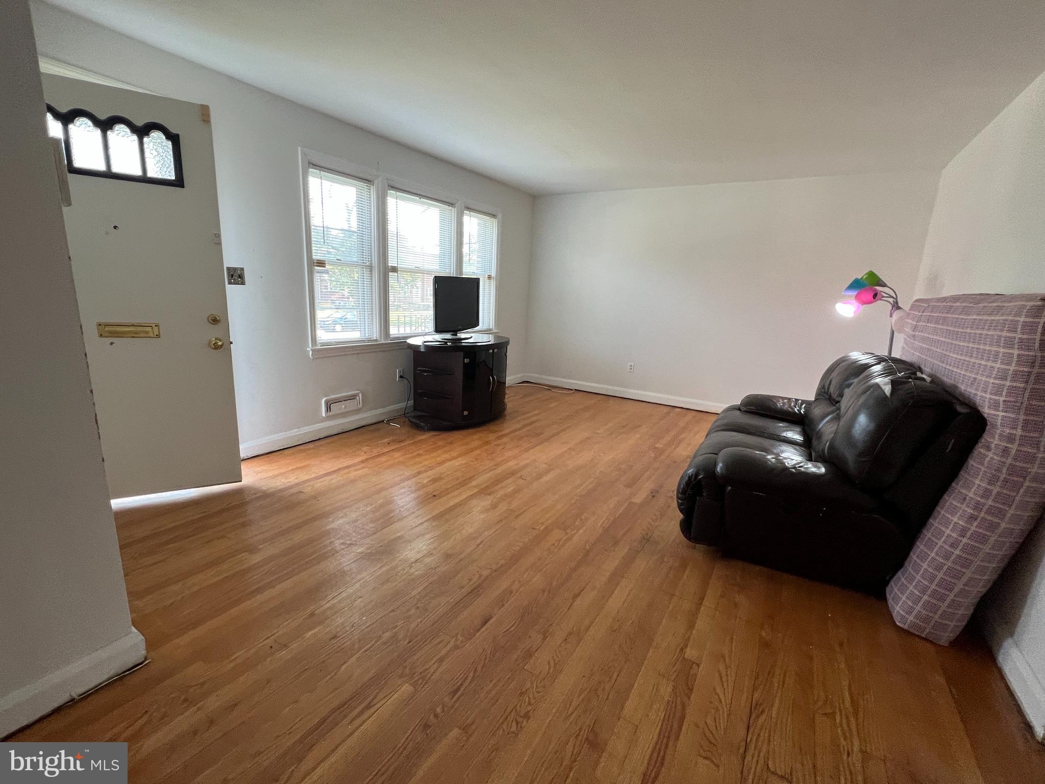 1638 Winford Road Baltimore, MD 21239 - Photo 7 of 20 living room