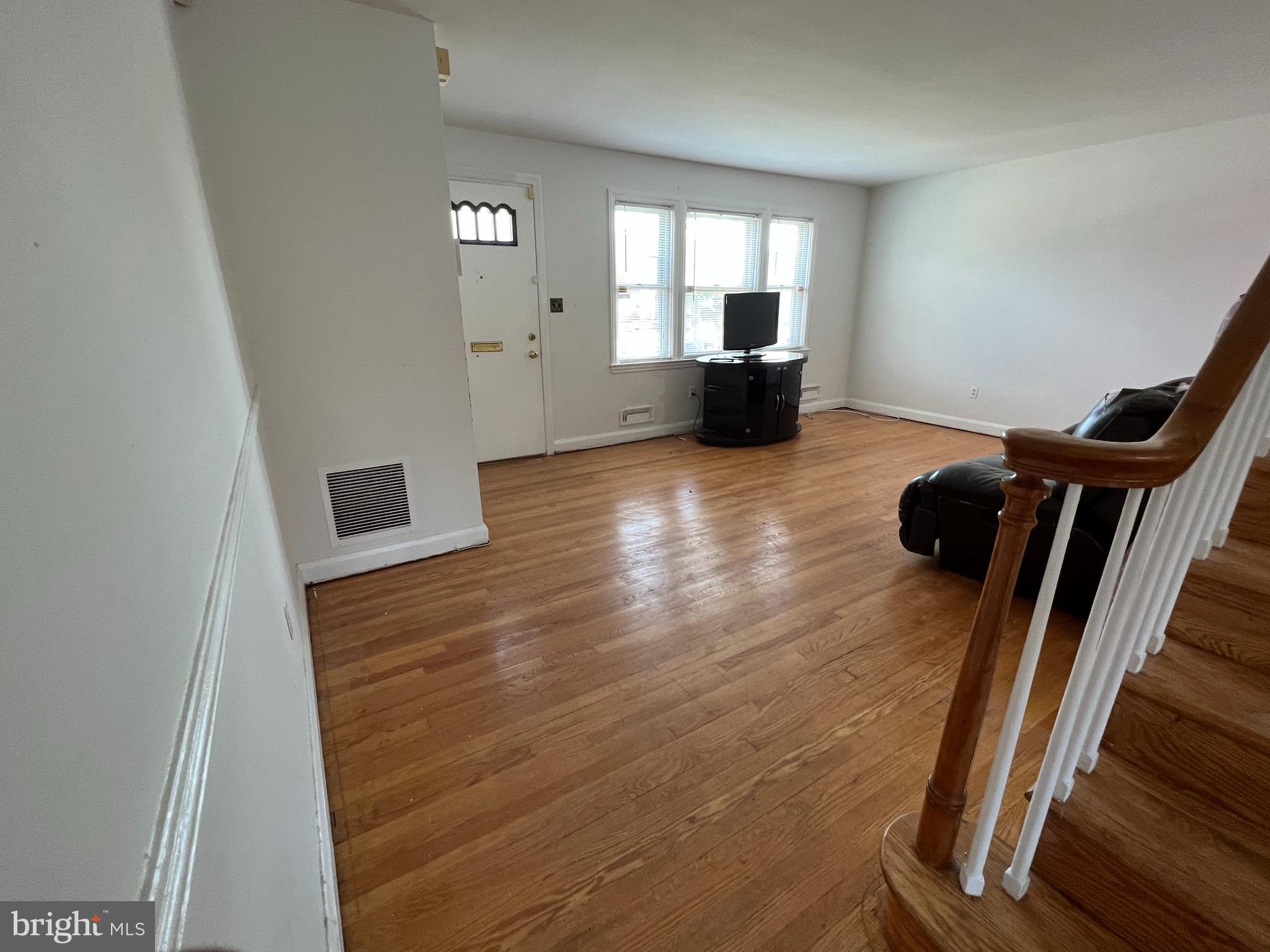 1638 Winford Road Baltimore, MD 21239 - Photo 9 of 20 living room