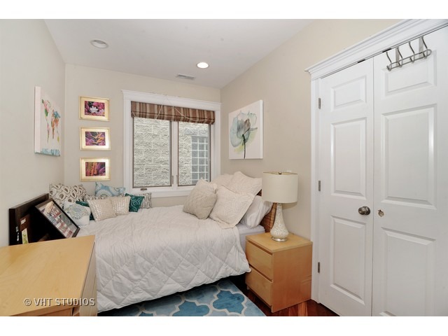 950 West Barry Avenue, Unit 3 Chicago, IL 60657 - Photo 9 of 10 a bedroom with two beds and a large window