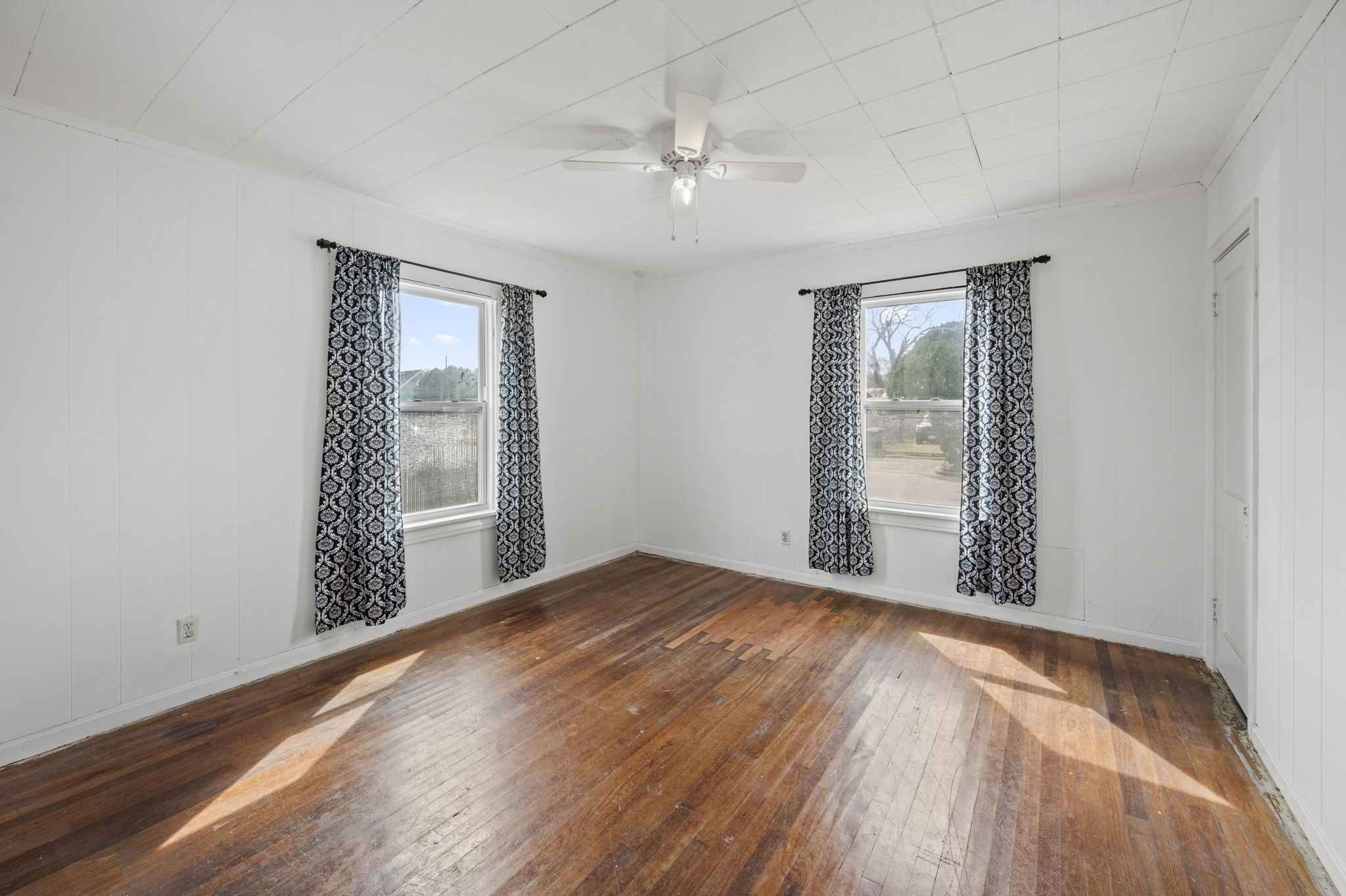 5519 Hillman Street Houston, TX 77023 - Photo 13 of 22 a view of a livingroom with a ceiling fan and window